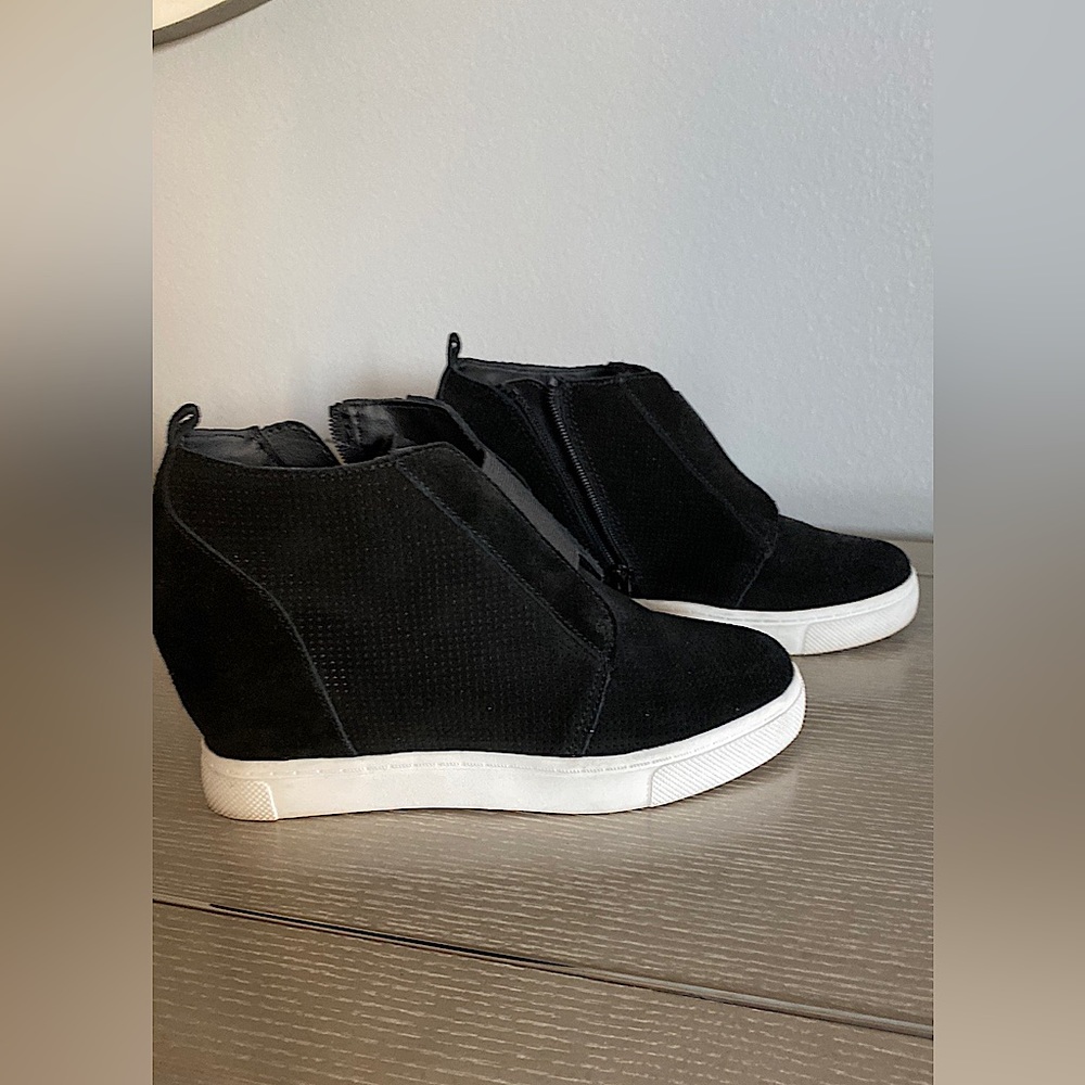 Women’s wedge booties with side zipper.